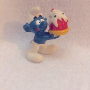 1978 Blue Smurf with Cake